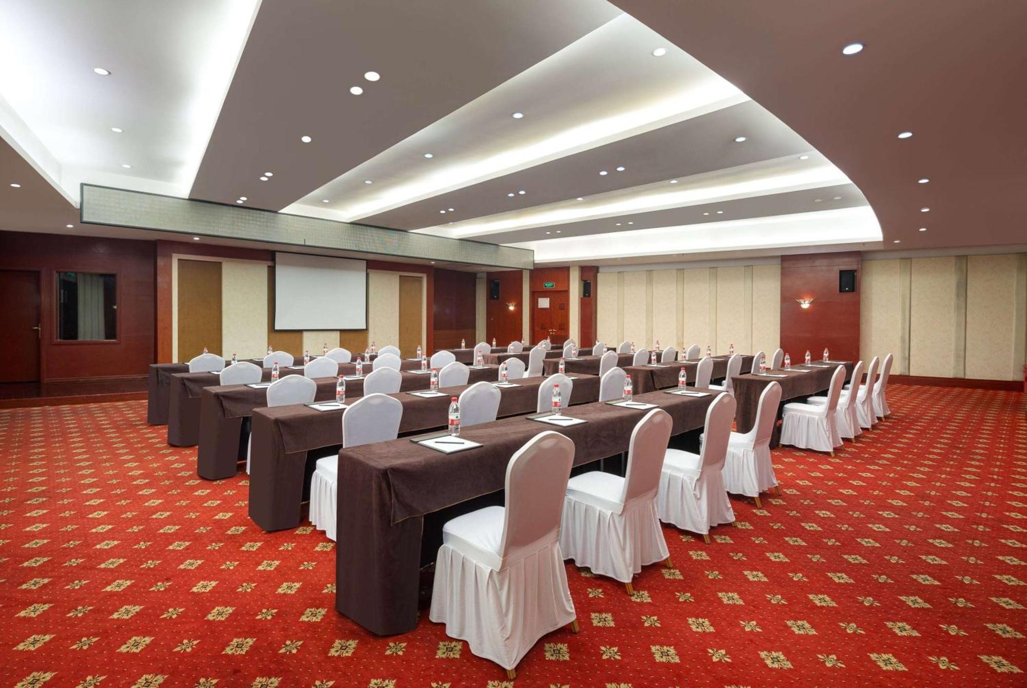 Готель Ramada Plaza By Wyndham Chongqing West Екстер'єр фото
