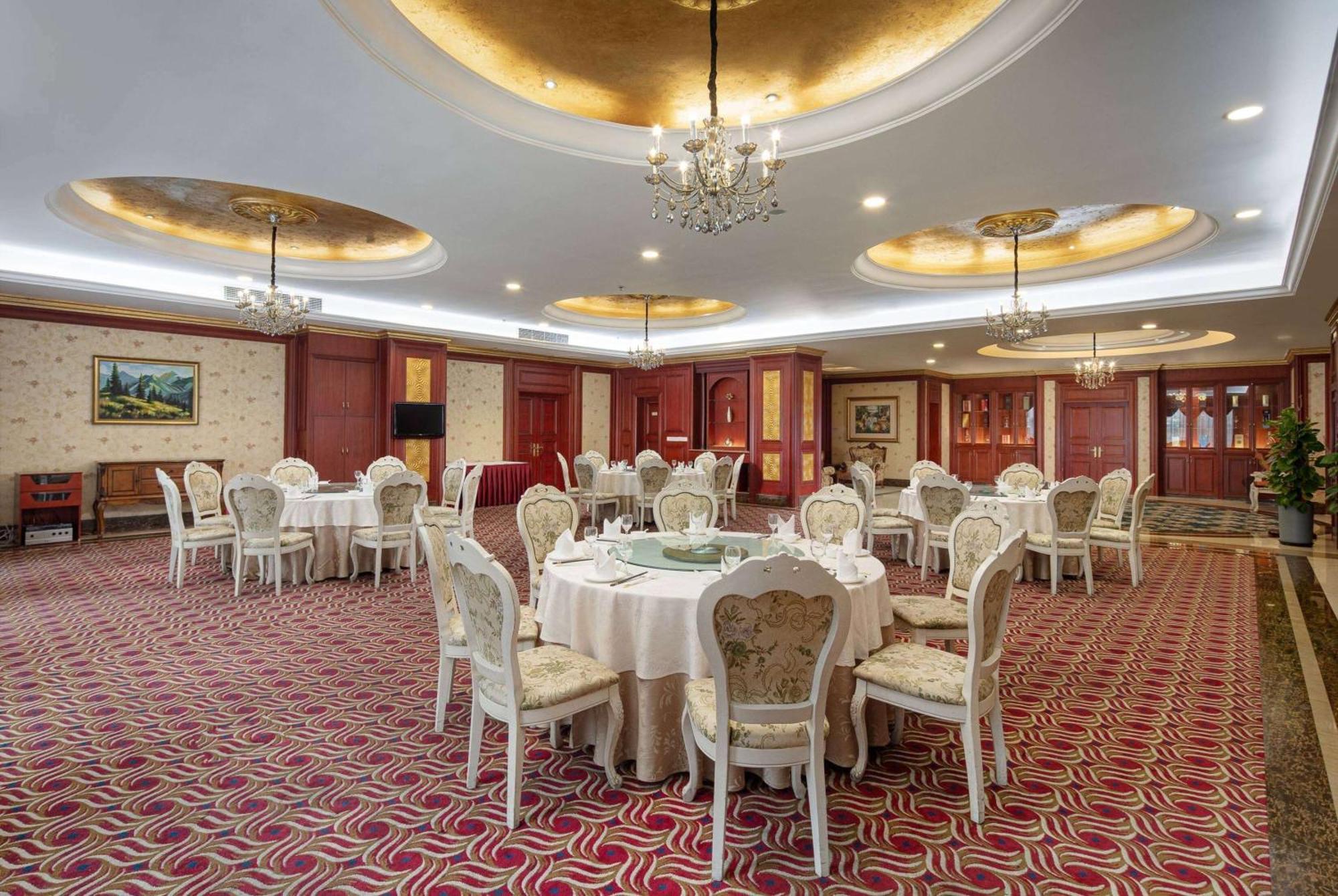 Готель Ramada Plaza By Wyndham Chongqing West Екстер'єр фото
